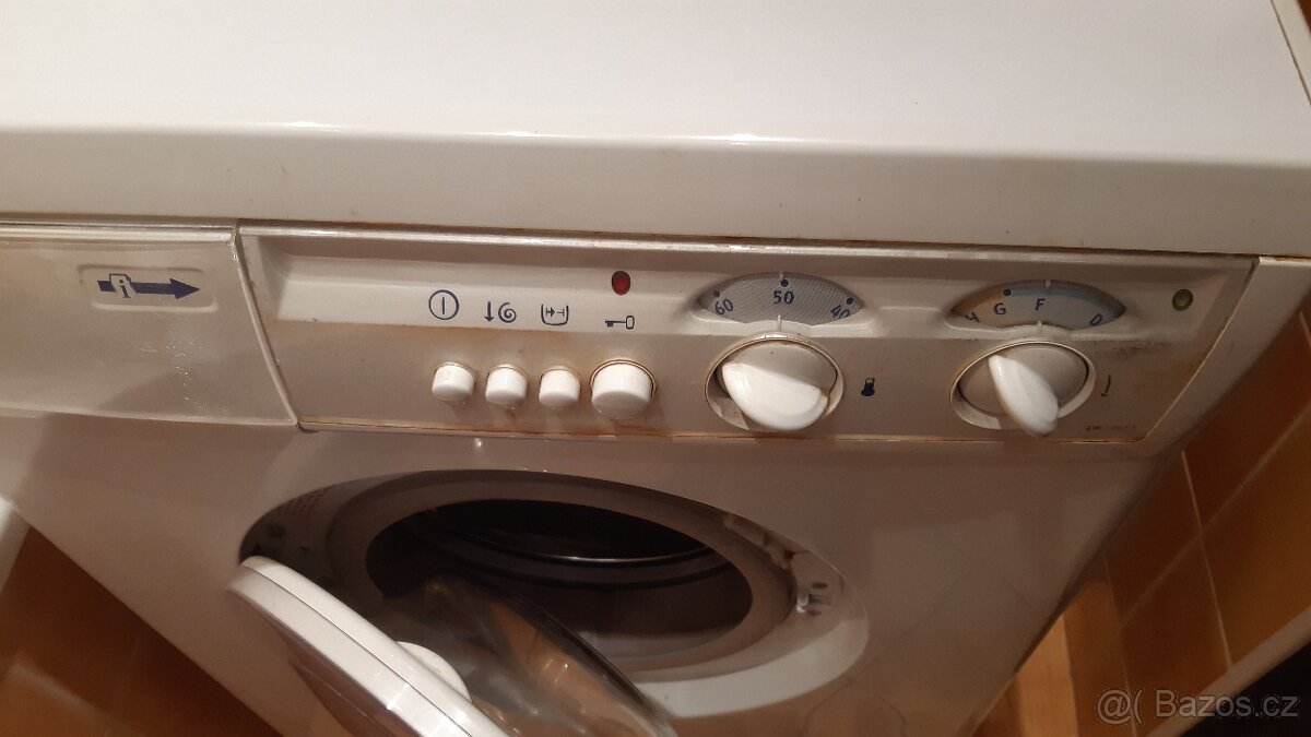 Prodám úzkou pračku Electrolux - 2