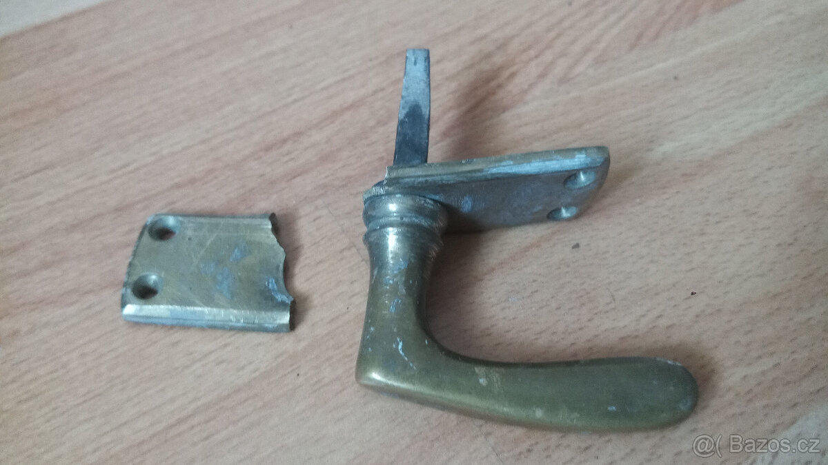 Mozazné okenní kování - klička - 2