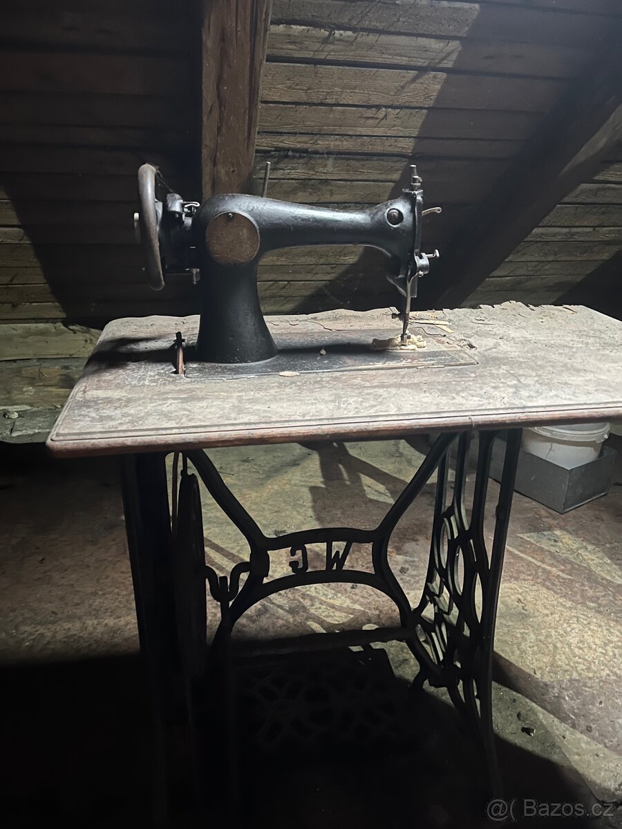 Šicí stroj - 2