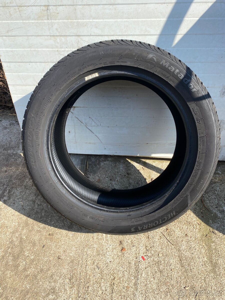 Letní pneu 215/50/r17 - 2