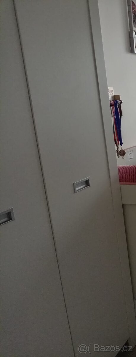 Šatní skříň - 2