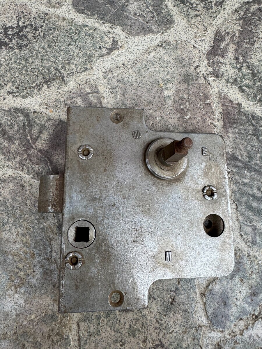 Zámek a klika asi na Praga V3S , T148 - 2