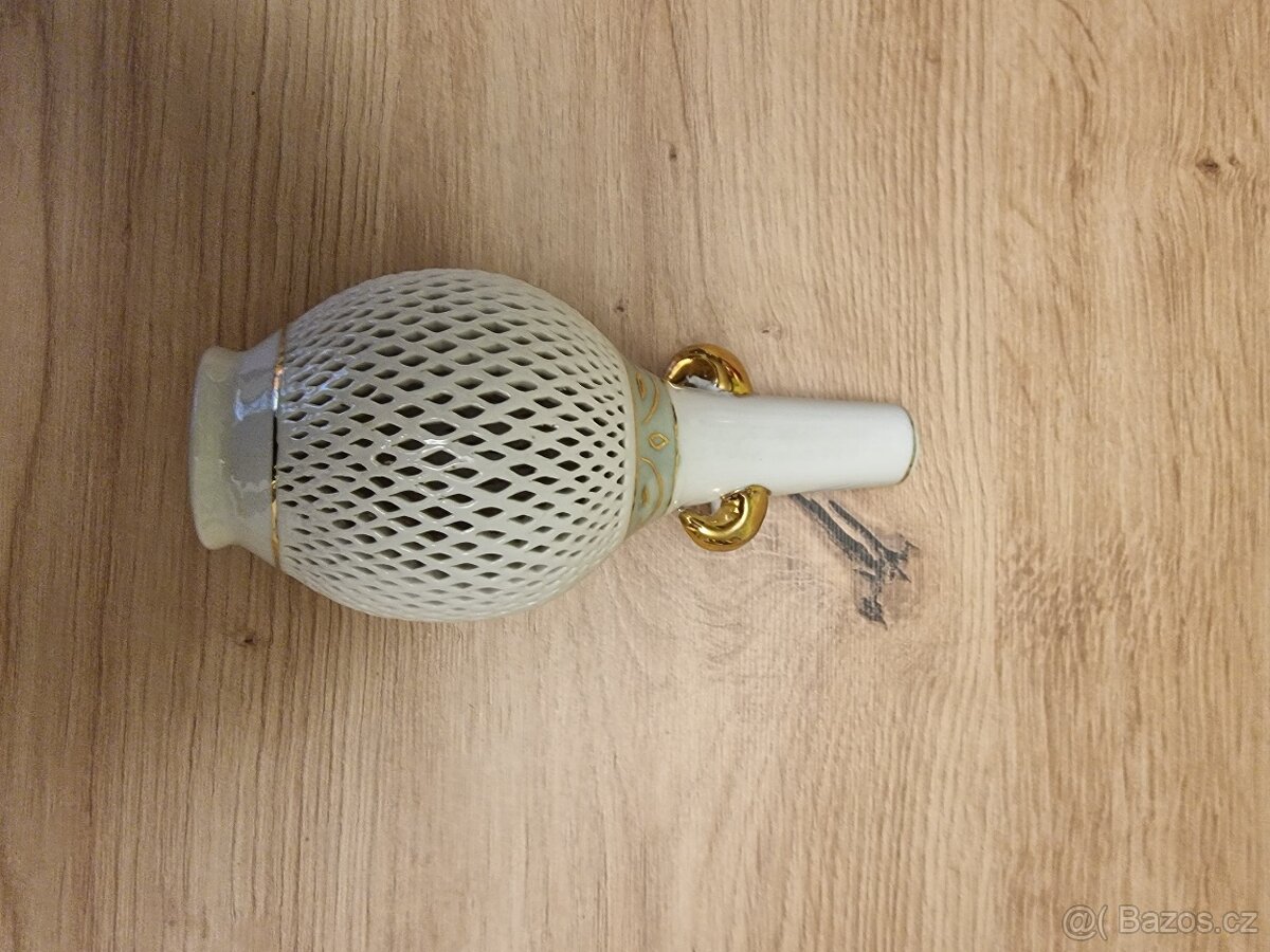 Exkluzivní porcelánová váza – ažurová (děrovaná) krása se zl - 2