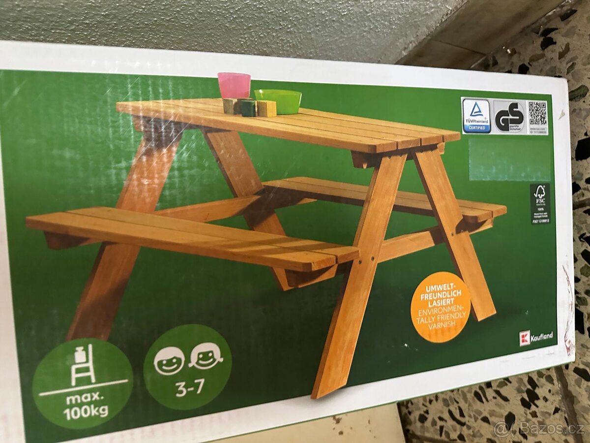 Zahradní dětský stůl s lavičkami - 2