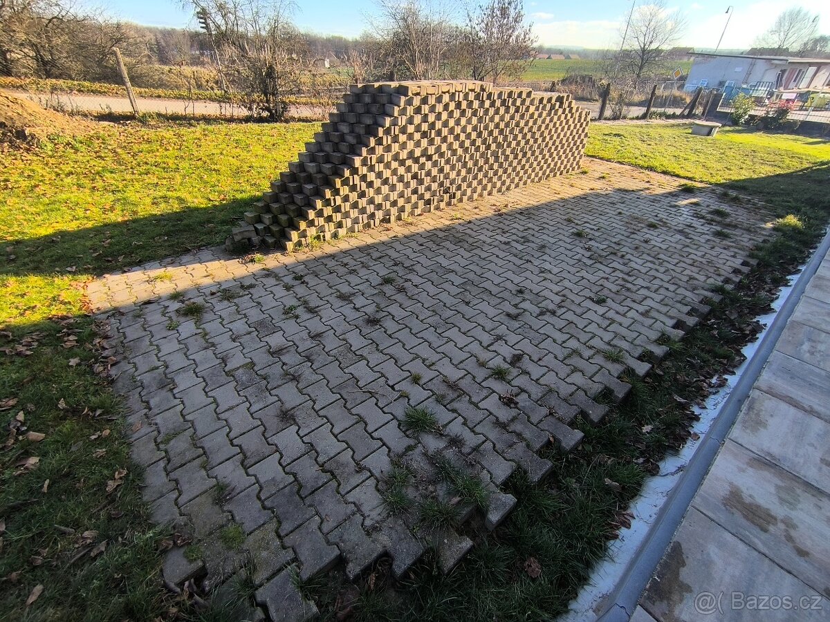 Zámková venkovní dlažba - 2