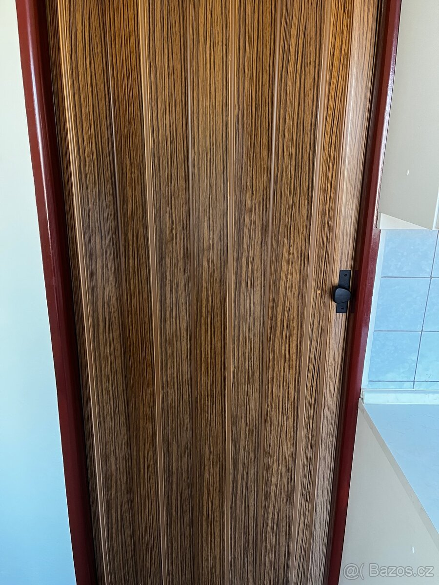 Prodám shrnovací dveře – dekor dřeva - 2