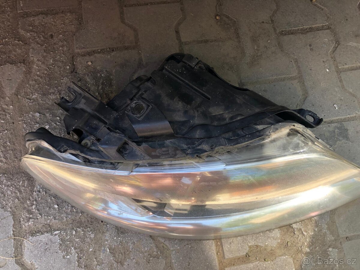 Predám pravý predný svetlomet Audi Q7 (4L) - 2