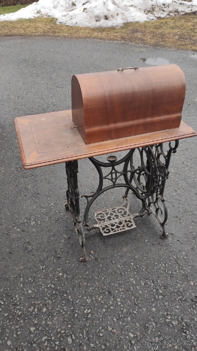 Starý šicí stroj Durkop - 2