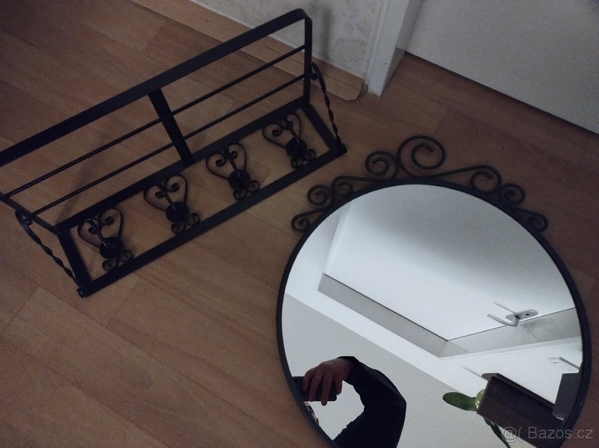 Věšák kovový - 2