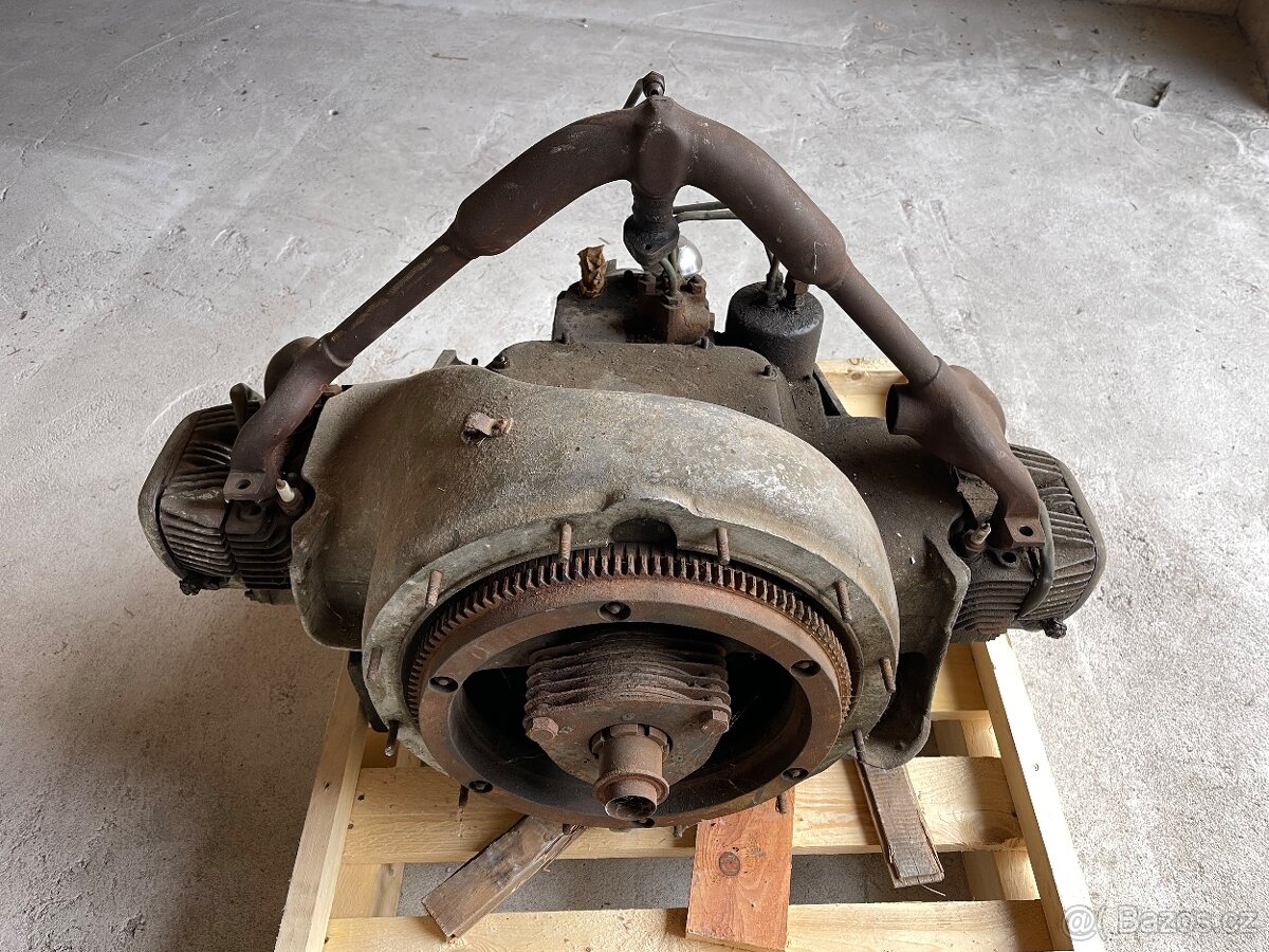 Motor předválečná Tatra 54+štítek karoserie - 2