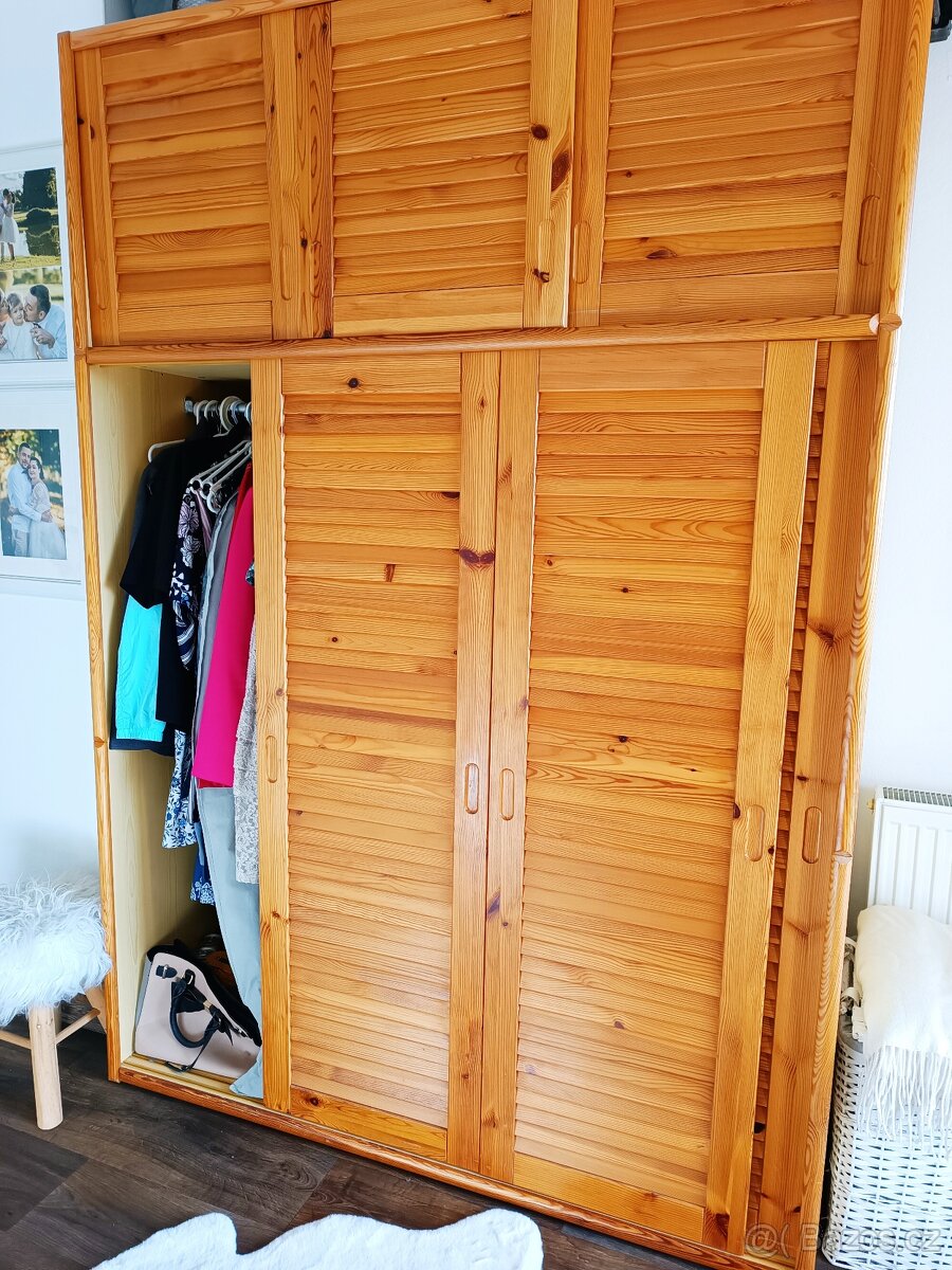 Velká šatní skříň - 2