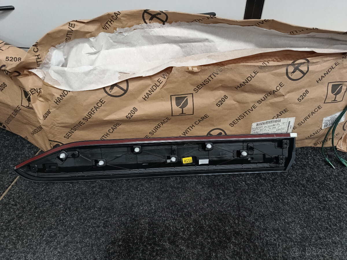 3V0854949 GRU - lišta dveří Suberb III. originál - 2