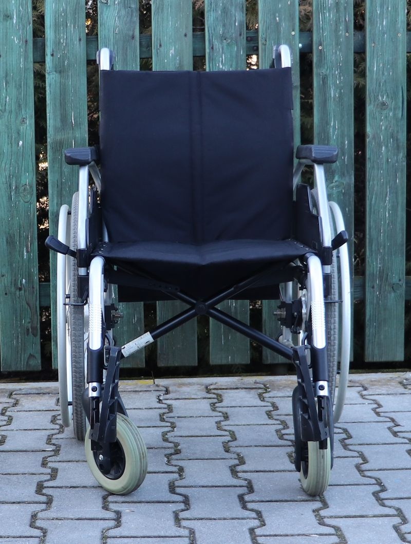 074-Mechanický invalidní vozík Meyra. - 2