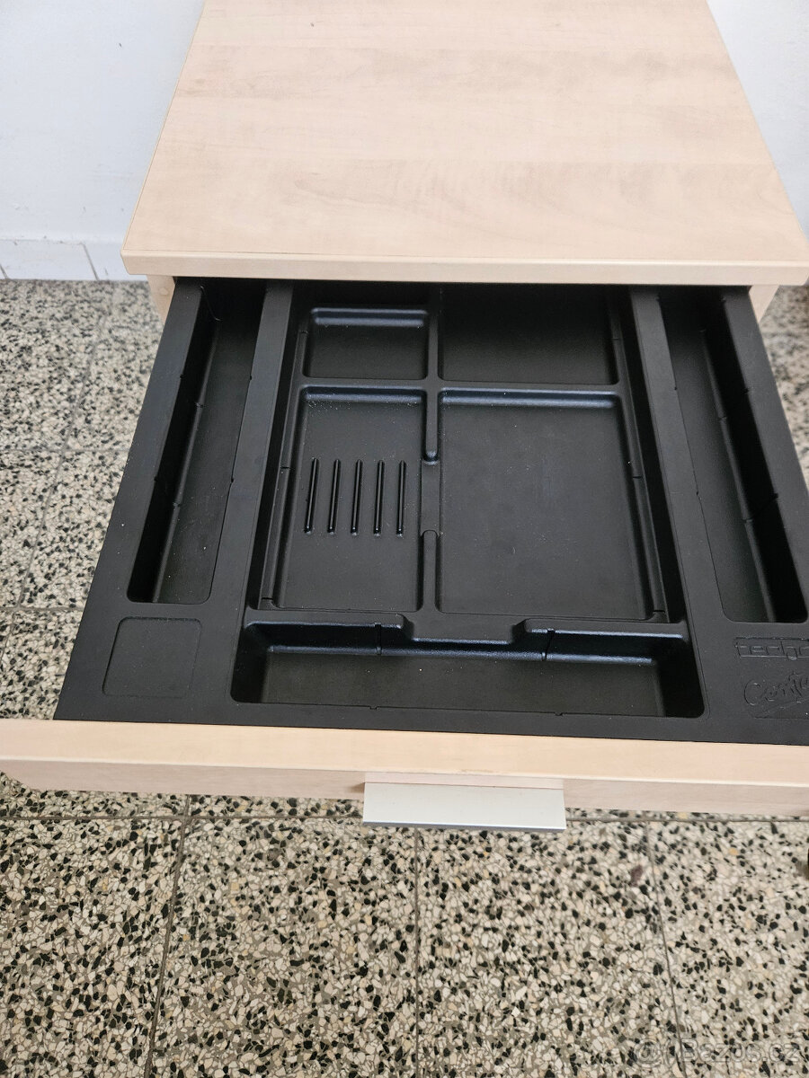 KANCELÁŘSKÝ KONTEJNER - 2