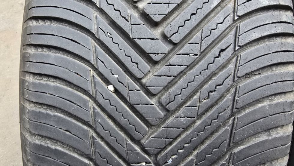 Celoroční pneu 225/55/17 Hankook - 2