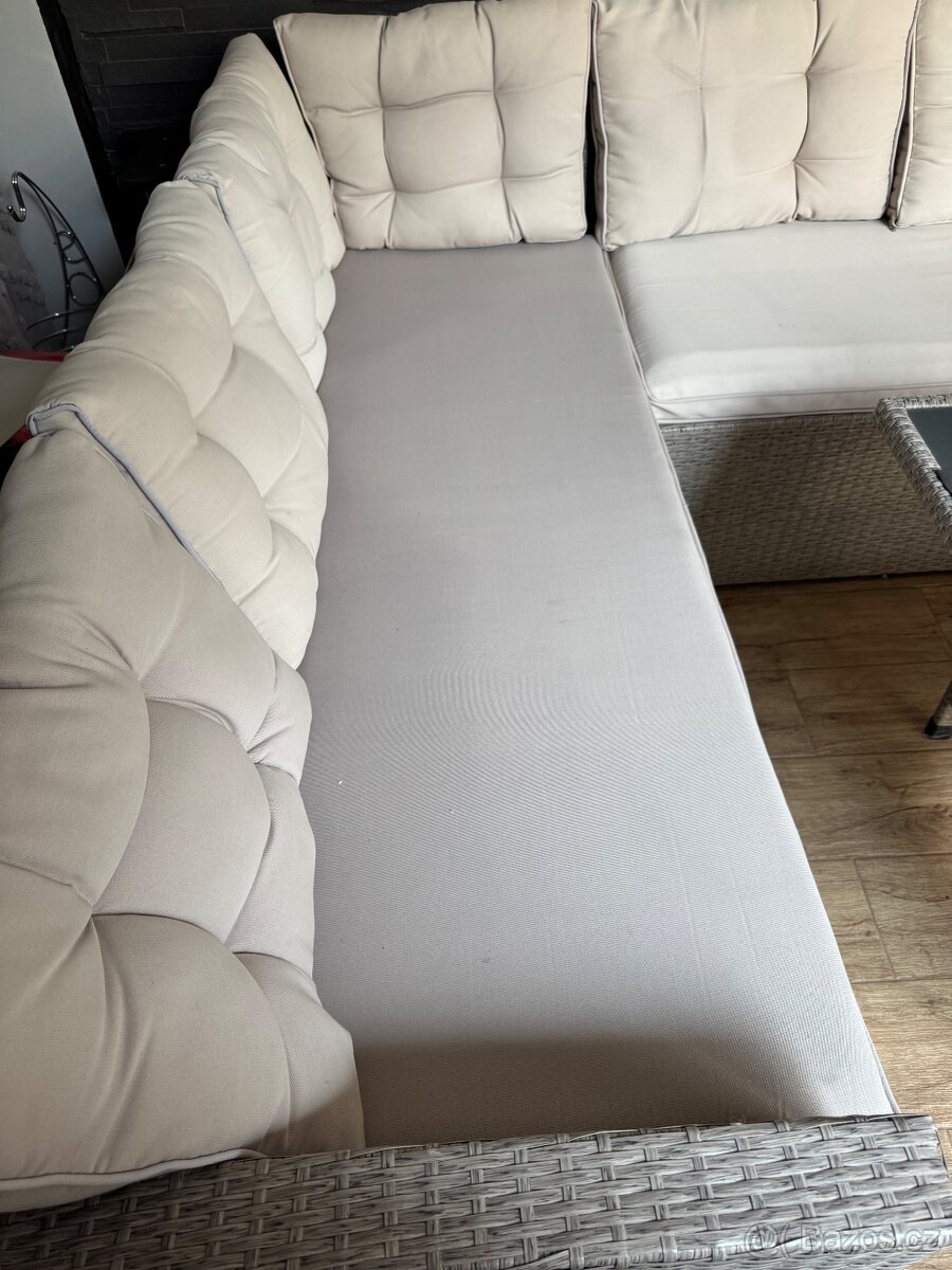 Venkovní zahradni sedačka a stůl - 2