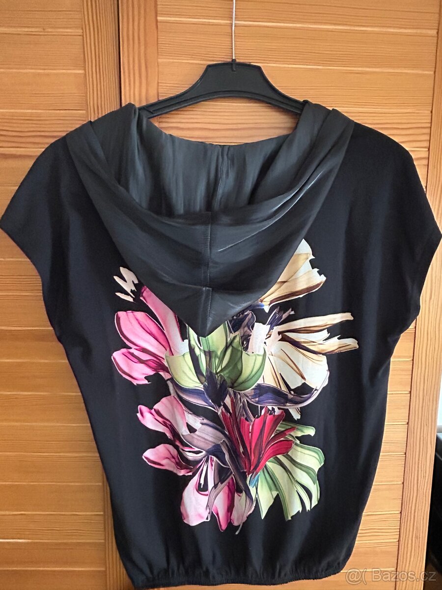 Halenka s kapucí značky Elon - 2