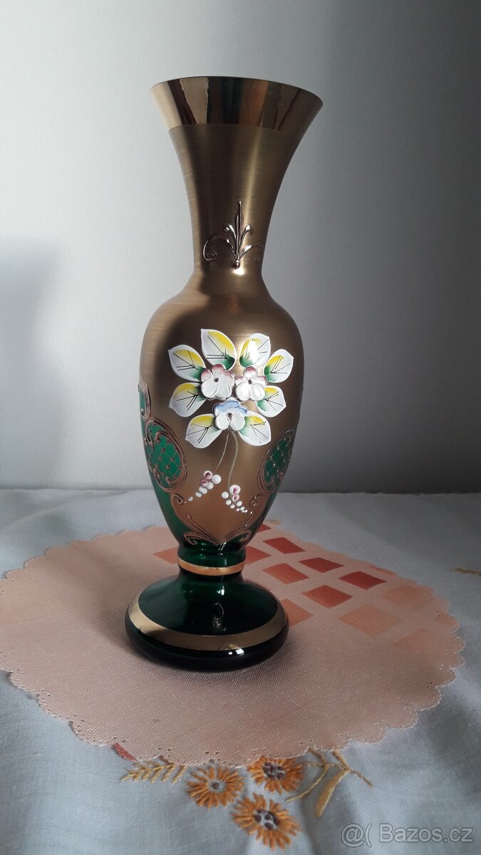 Pozlacená skleněná vázička-zelený dekor s květy - 2