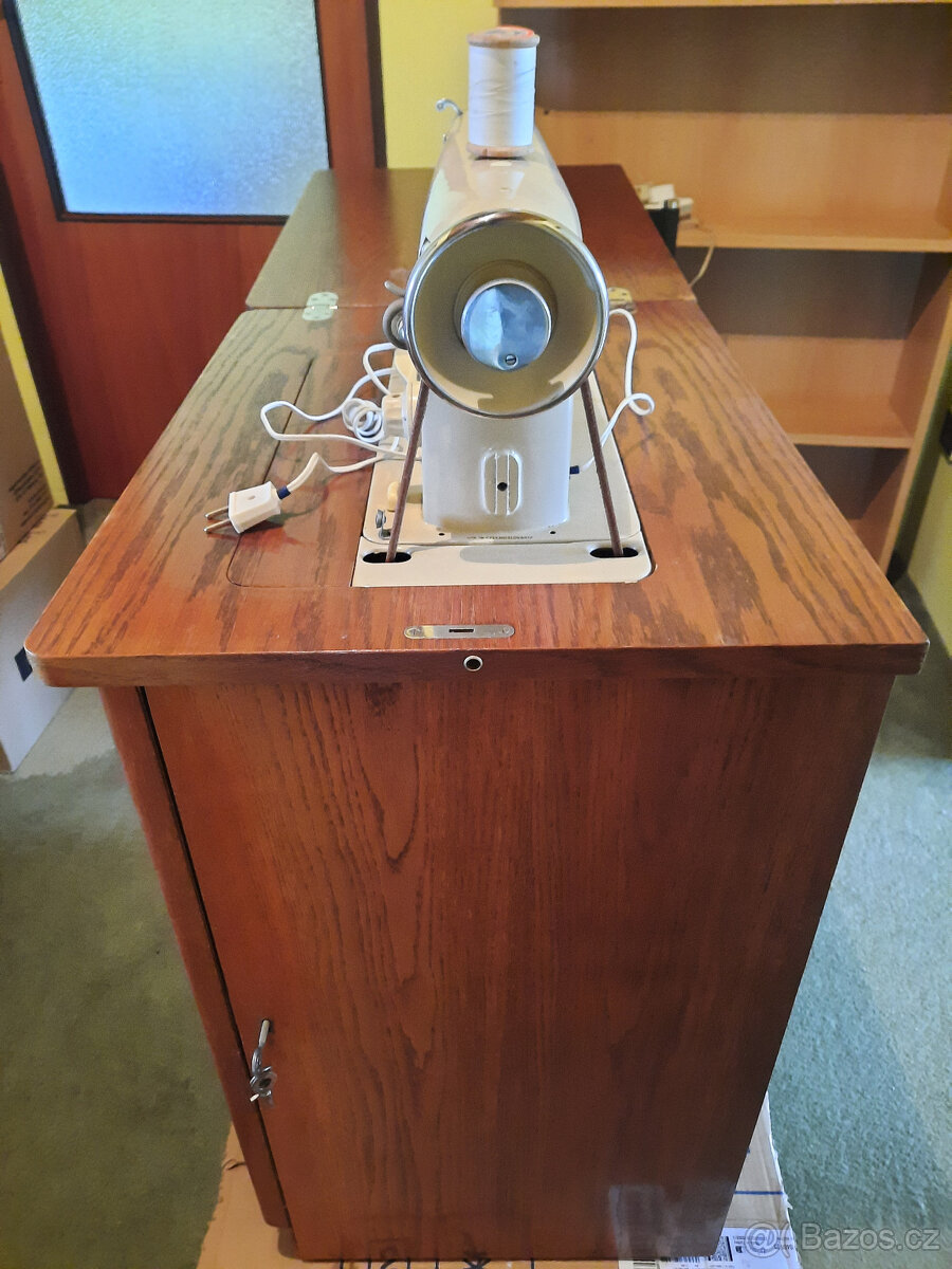 Retro šicí stroj Minerva - 2
