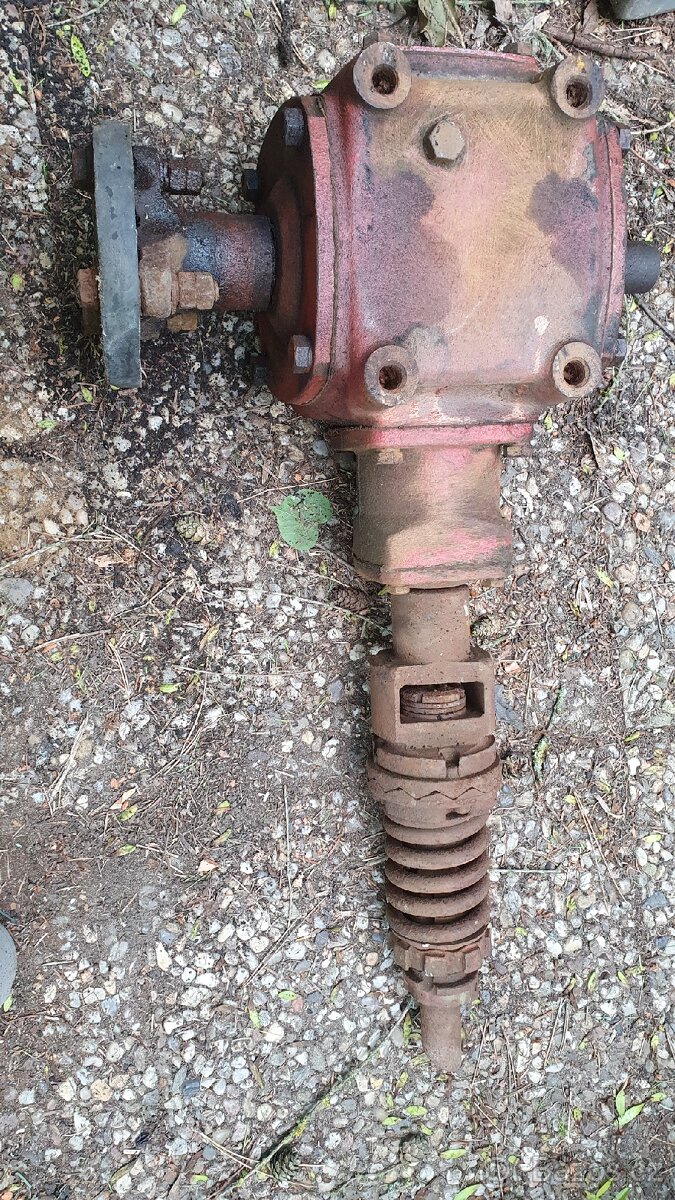 Úhlová převodovka rozvodovka / náhon z rozmetadla 1,6:1 - 2