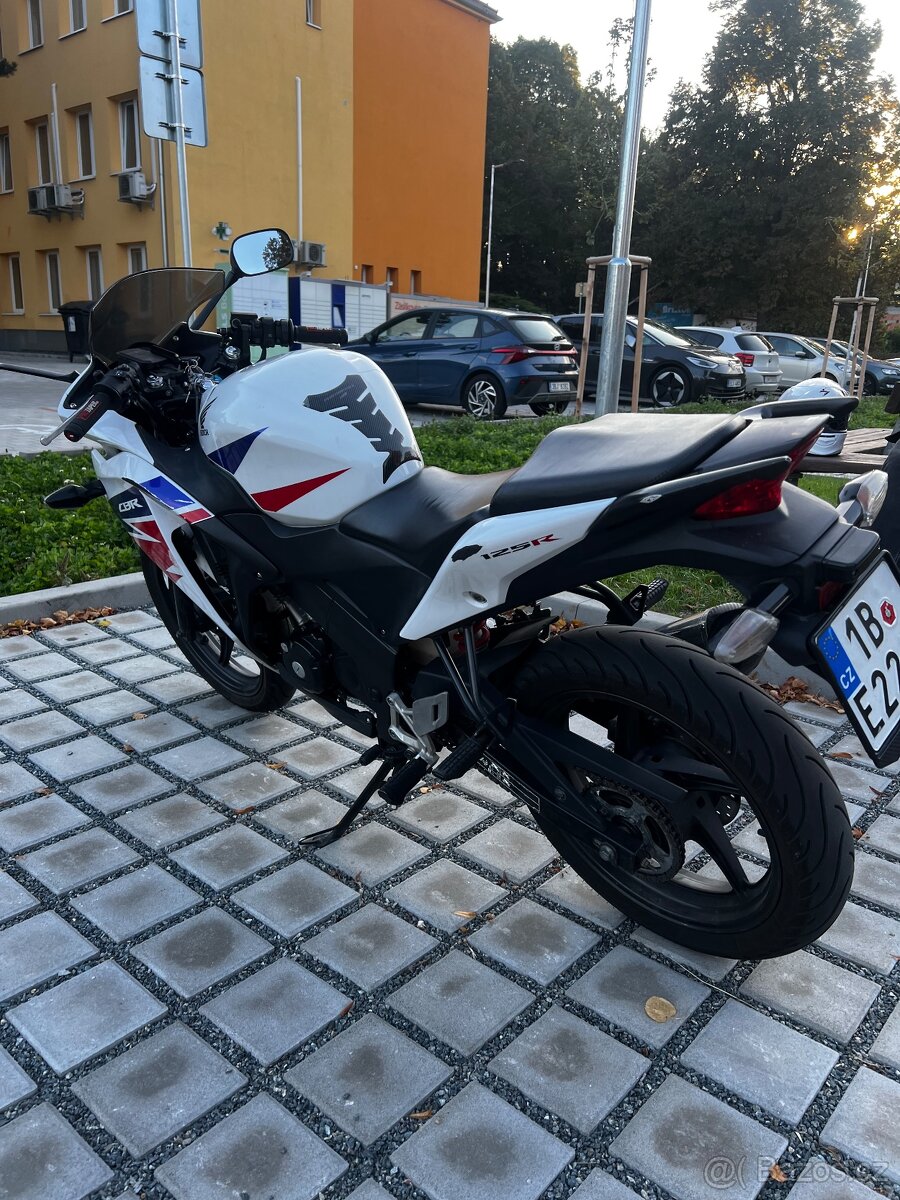 Honda cbr 125 2018 TOP STAV - 2