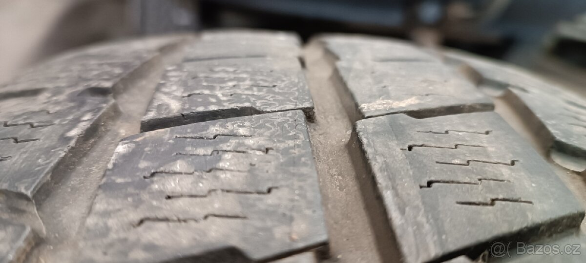 Pneu 215/70/15 C - 2