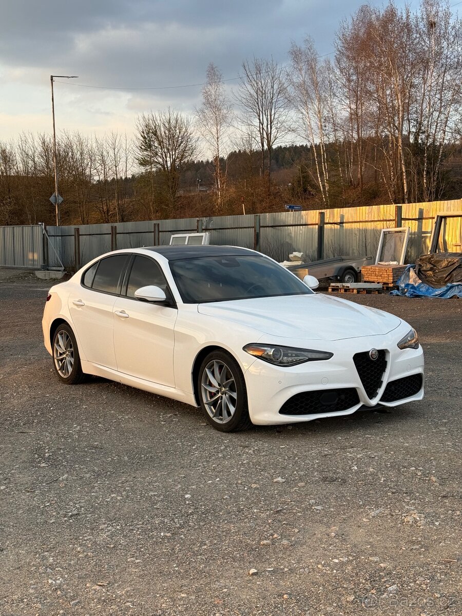 2022 Alfa Rómeo Giulia 280hp - 2