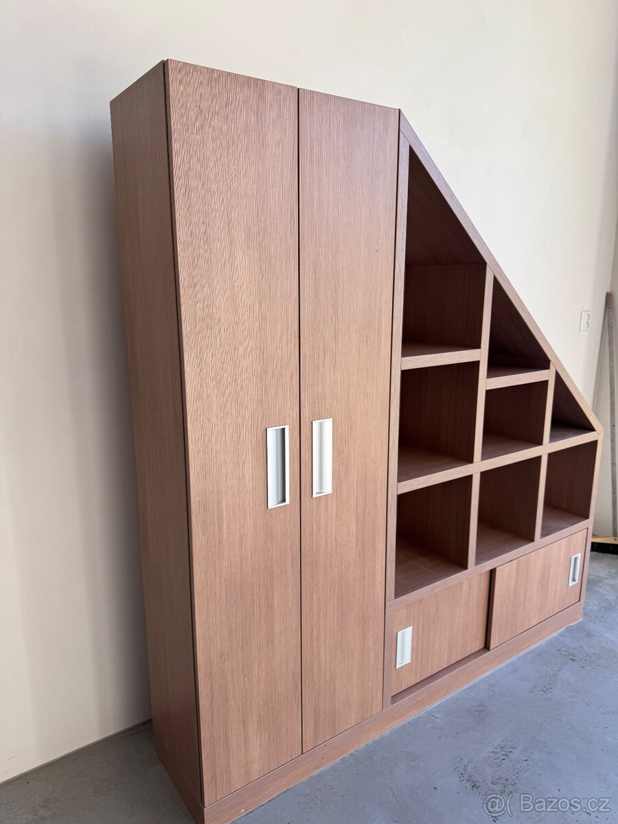 Šikmá skříň/botník - 2