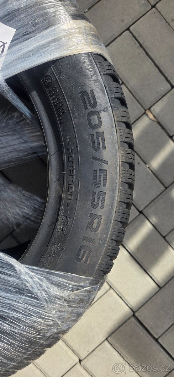 Celorocni pneu Nokian 205/55/r16 - 2