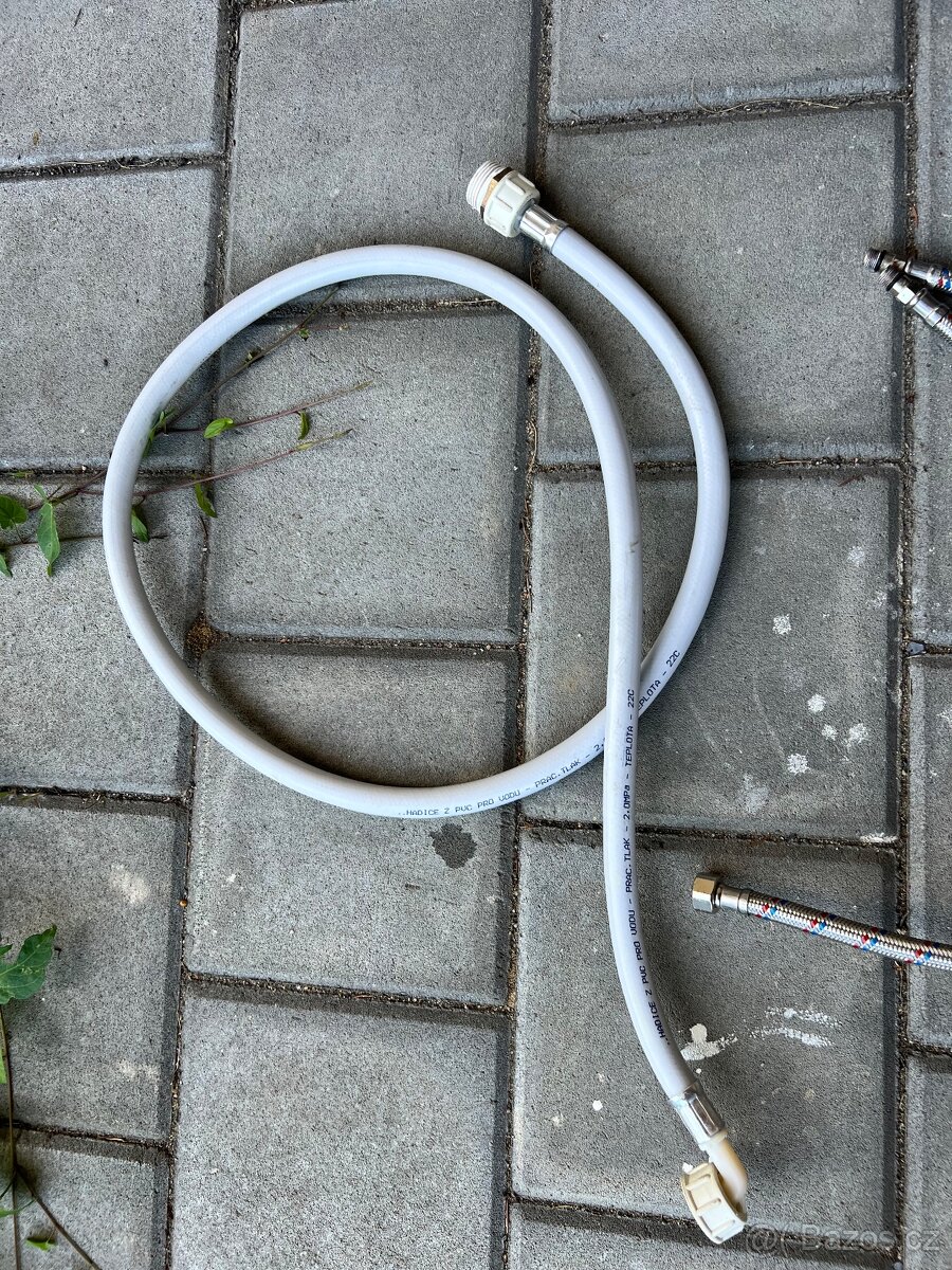 Dřez, baterie, hadice - 2