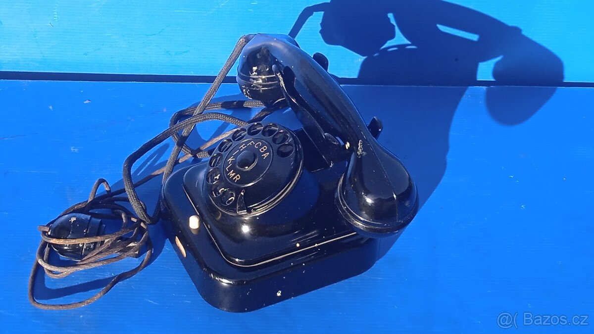 Historický telefon "K" -Tesla Karlín. - 2