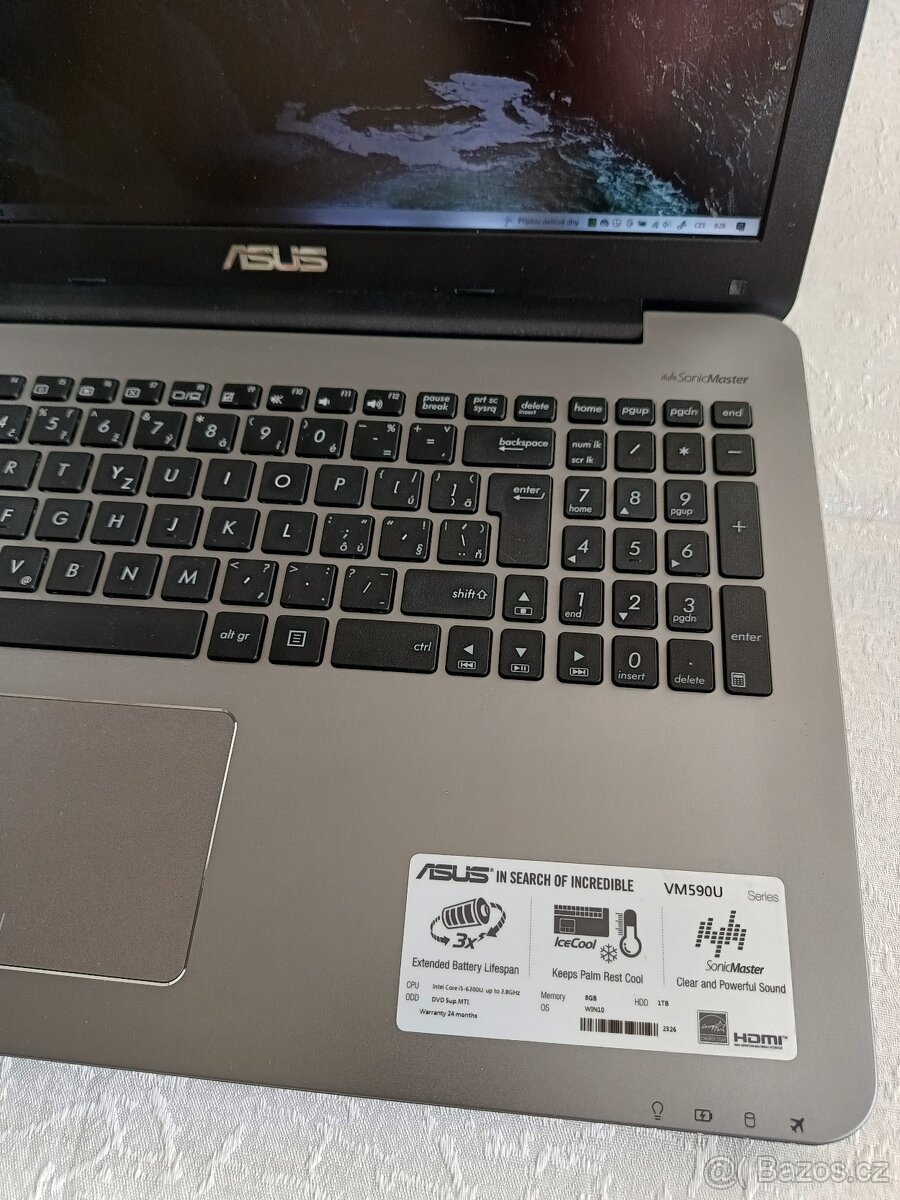 ASUS 4K VivoBook VM590U, model U555UB + 24" monitor Benq - 2