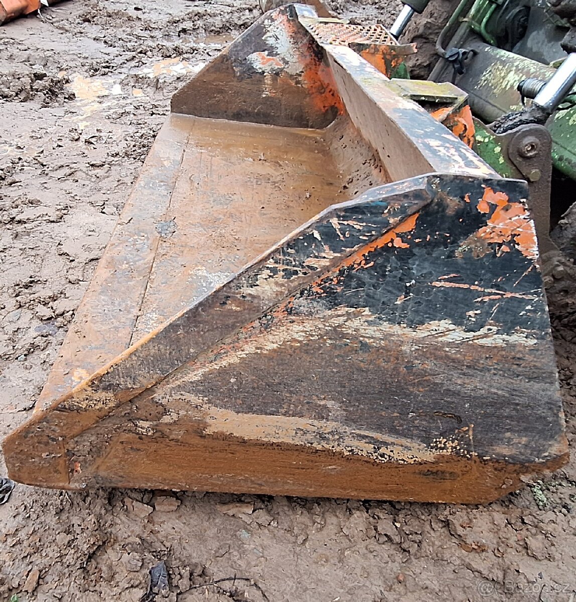 Lopata hladka UNC, Locust, Novotný - 2