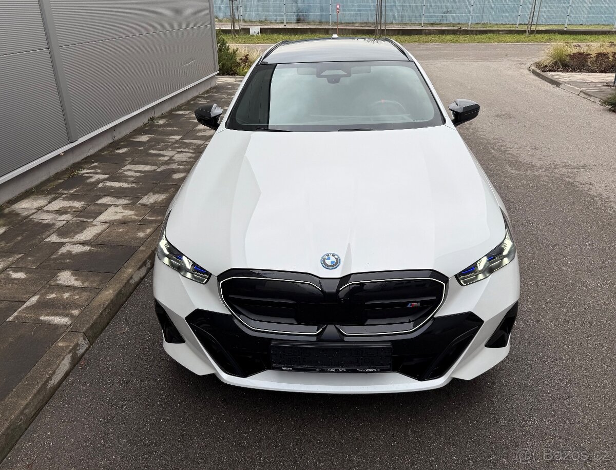 BMW i5 M60 xDrive M BMW individual /60.100€ netto/1.450000kč - 2
