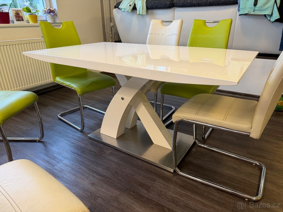 Prodám jídelní stůl - 2