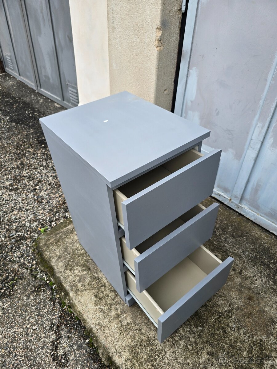 šedá skříňka s šuplíky - 2