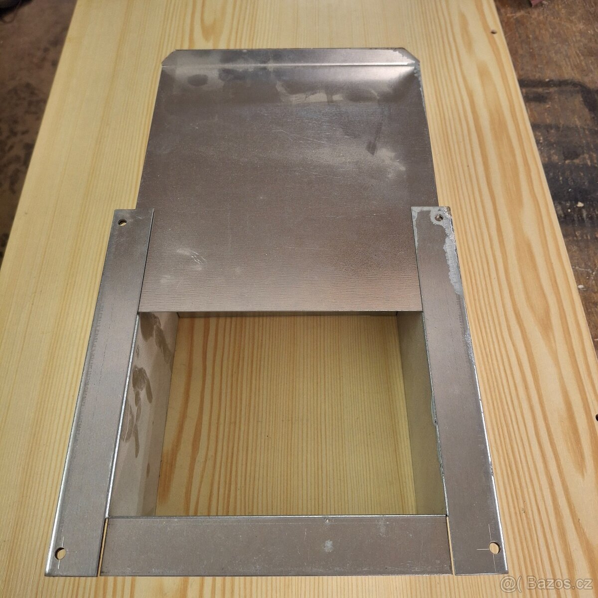 Plechový prostup. - 2