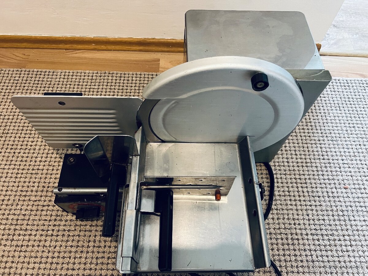 Kráječ, nářezový stroj - 2