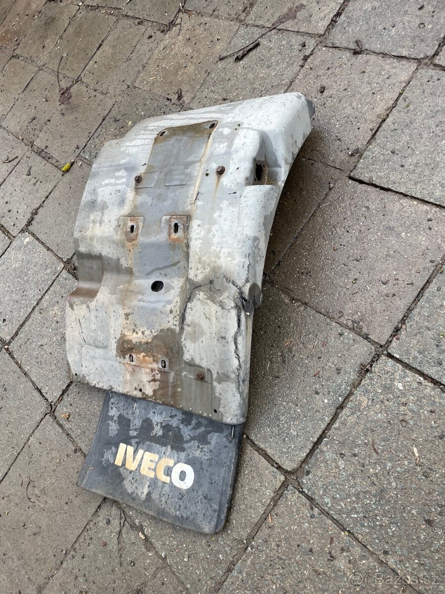 Iveco EUROCARGO 120E23 pravý přední blatník 8142637 - 2