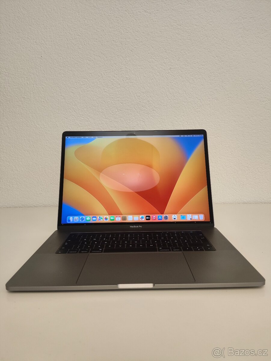 MacBook Pro 15 2017 | i7 • 16GB • 256GB - 2