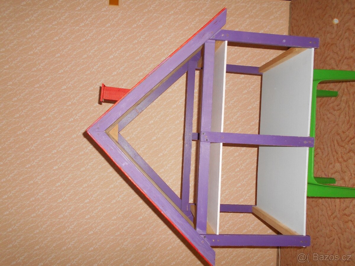 Domeček dřevěný pro panenky Barbie. - 2