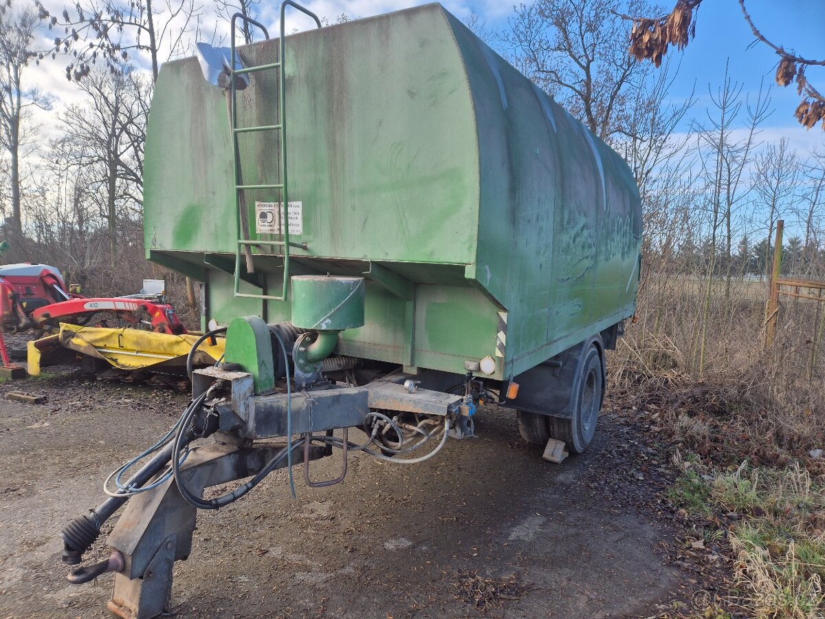 Traktorový návěs na krmné směsi - 2
