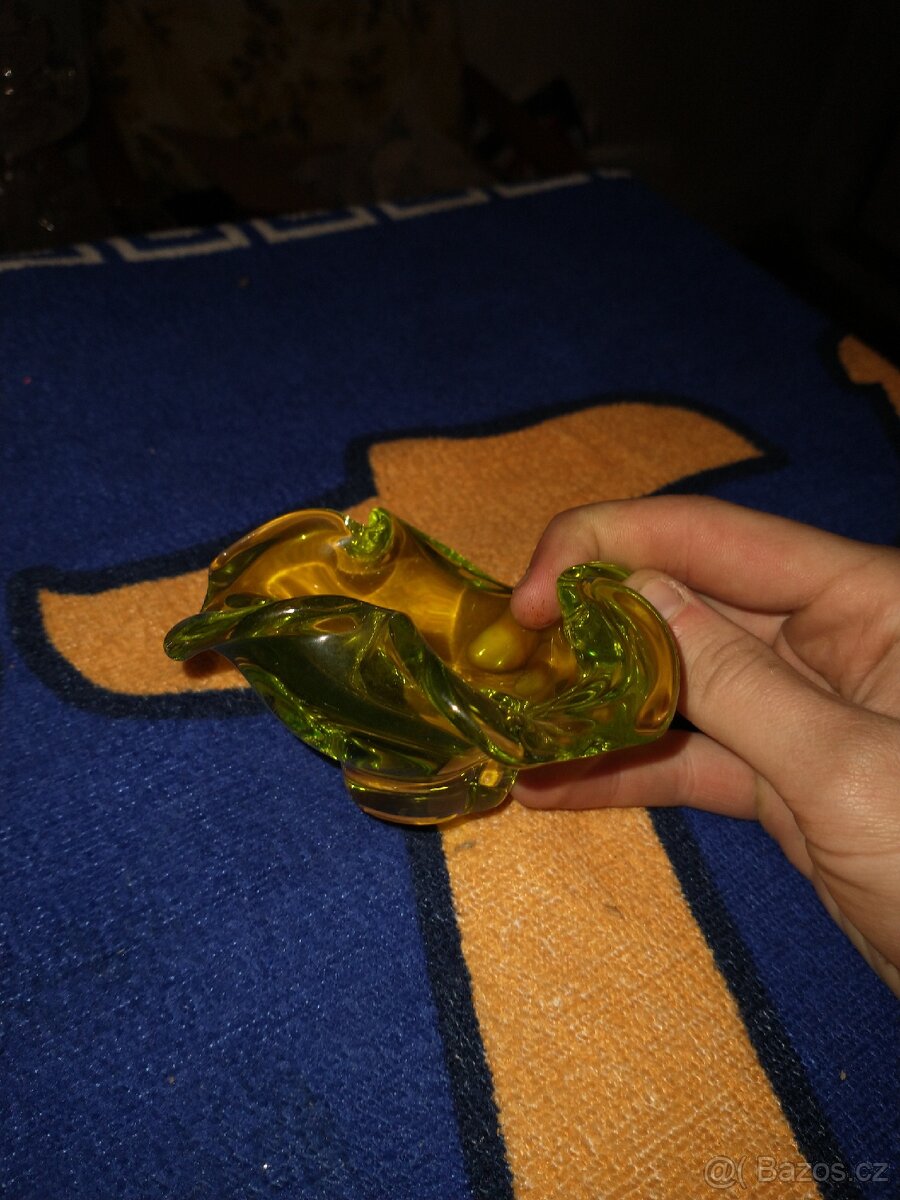 České uranové sklo (zelené) - 2