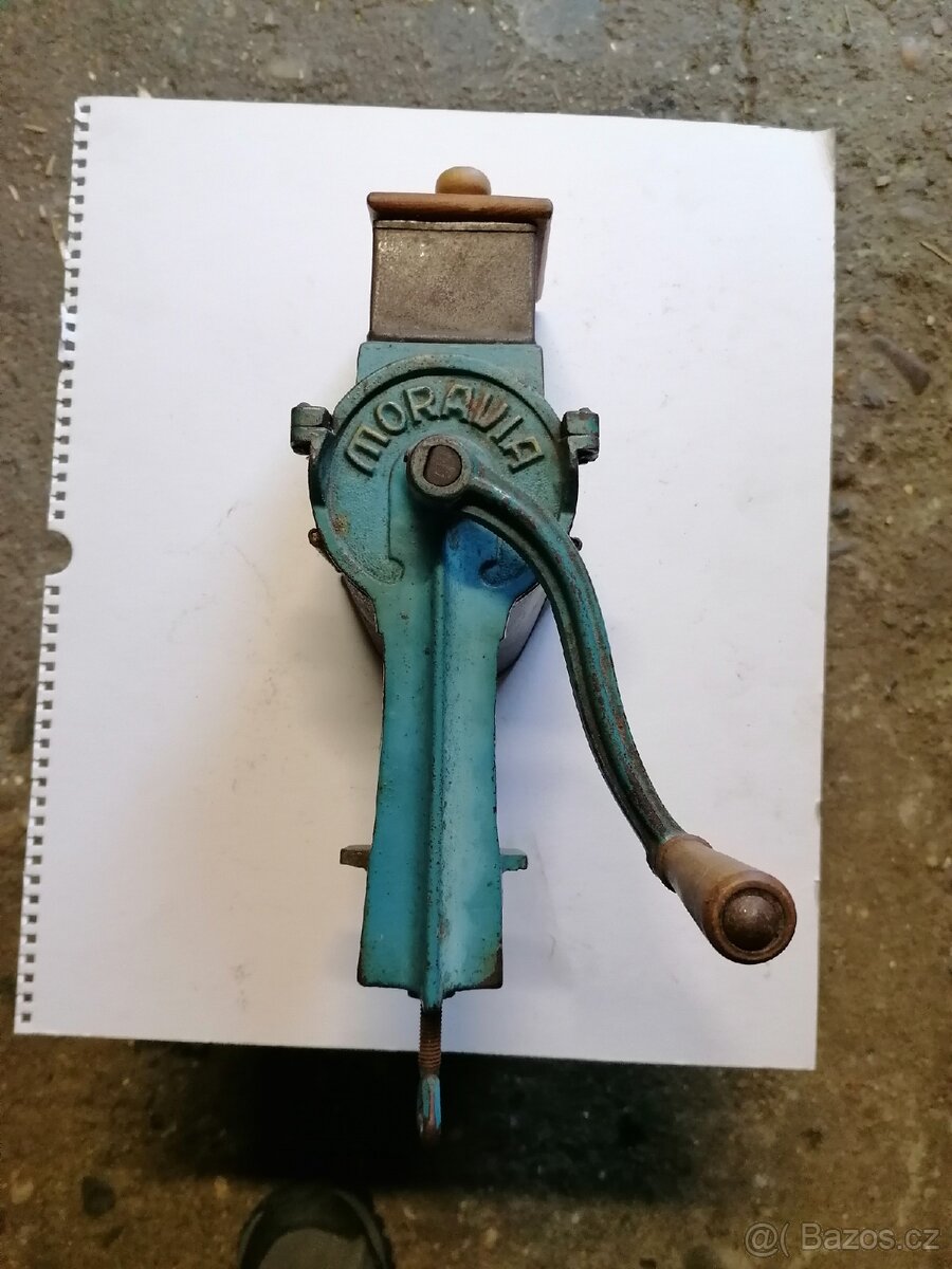 Starý mlýnek na strouhanku, Moravia. - 2