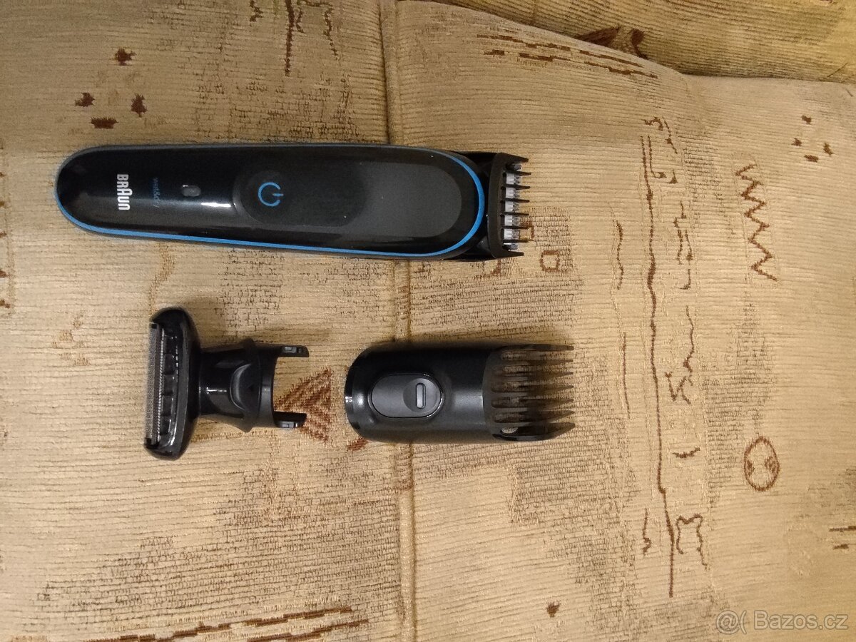 Elektrický holicí strojek Braun - 2
