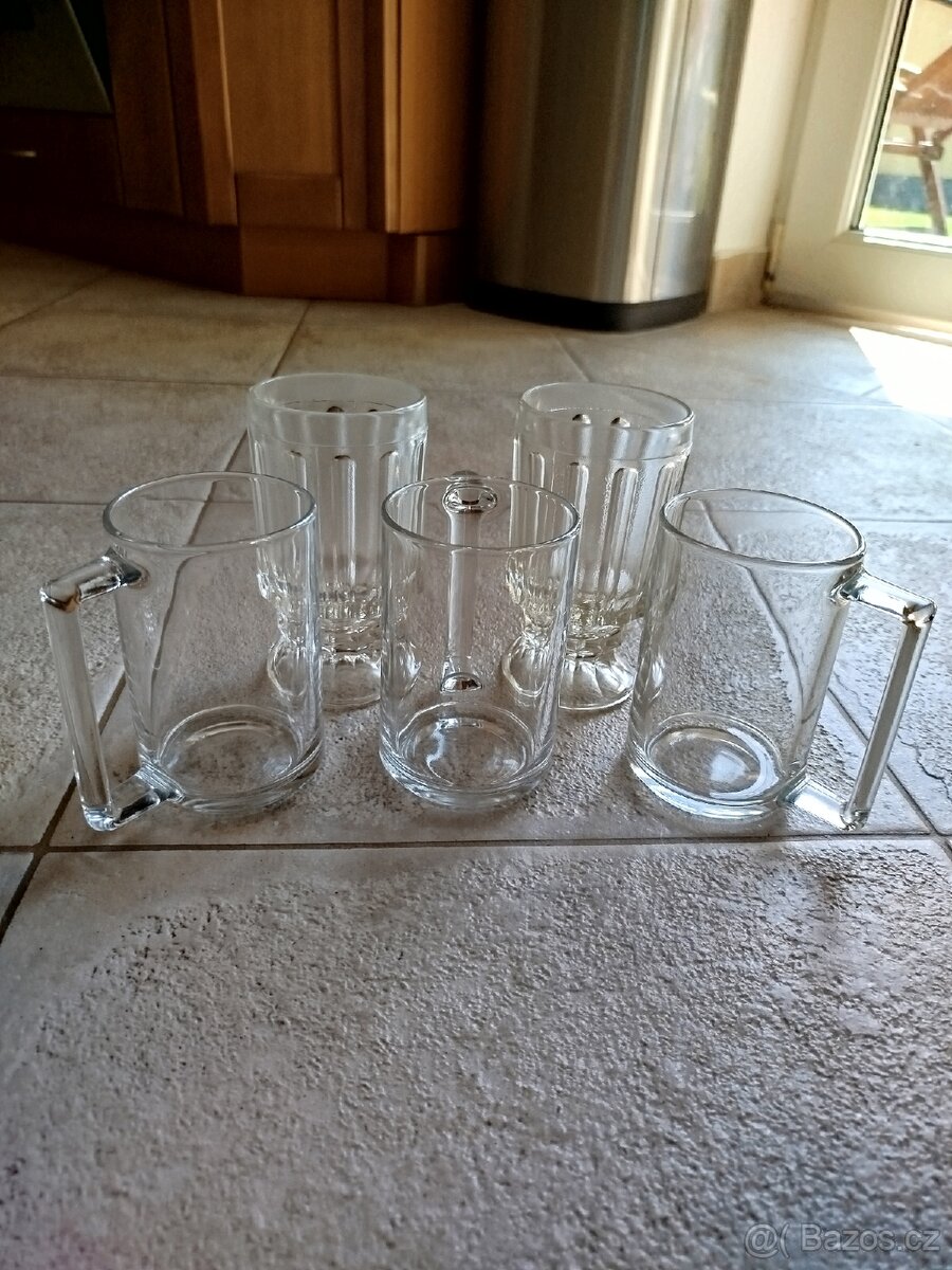Skleněný džbán, skleničky, štamprdle... - 2
