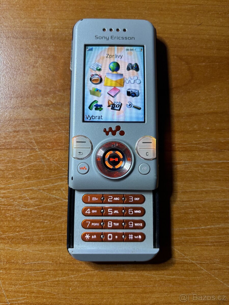 Sony Ericsson W580i - 2