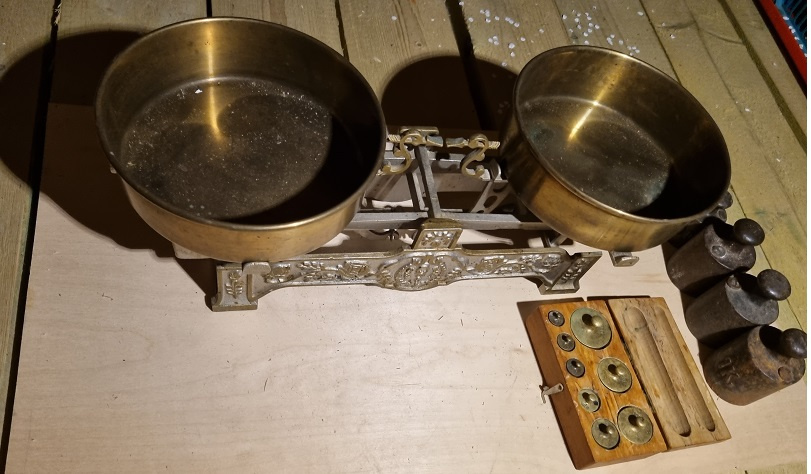 Staré kuchyňské váhy - 2