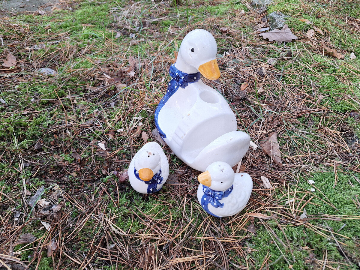 porcelánová solnička s pepřenkou a stojanem na ubrousky - 2