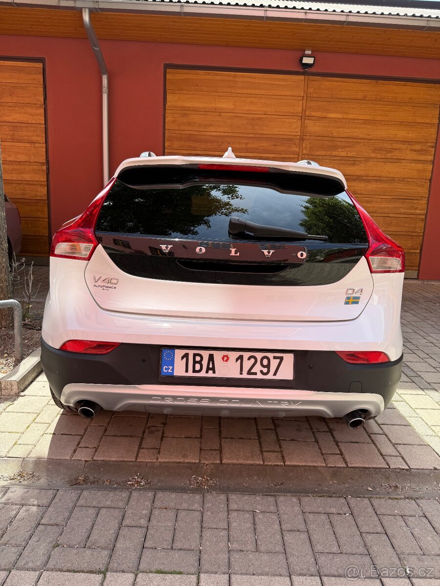 Volvo V40 Cross Country D4 140kw DPH Plna vybava - 2
